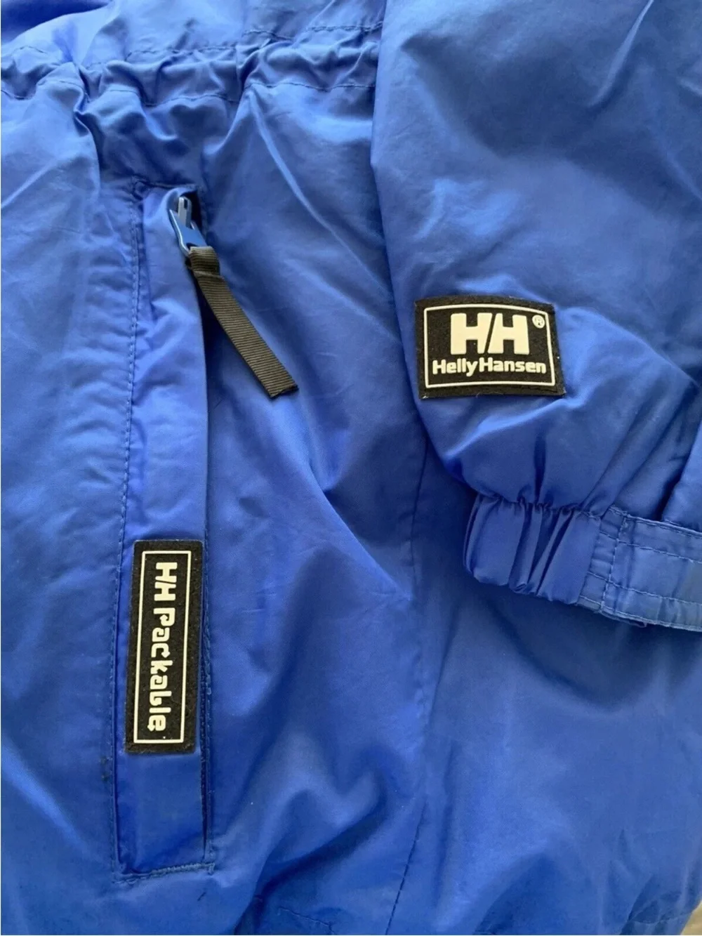 Helly Hansen Men’s Royal Blue Hooded Rain Jacket size small.